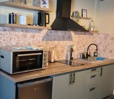 Preveza Apartment | Pet-Friendly City Lights in Preveza - Rated 10/10 by Guests