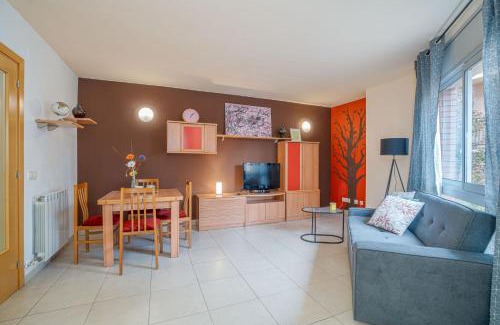 Figueres Apartment | Stylish City Loft in Costa Brava: Family & Pet Friendly