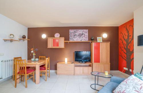 Figueres Apartment | Stylish City Loft in Costa Brava: Family & Pet Friendly