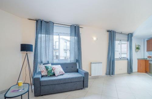 Figueres Apartment | Stylish City Loft in Costa Brava: Family & Pet Friendly