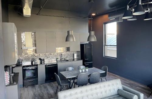West Main Historic District Apartment | River View City Loft Escape - Pet & Child Friendly Stay!
