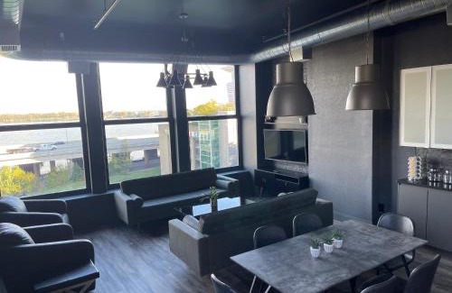 West Main Historic District Apartment | River View City Loft Escape - Pet & Child Friendly Stay!