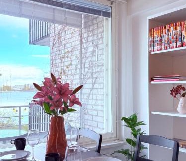 Etelainen District Apartment | City Meets Sea - Waterfront Stay Helsinki Center