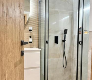 rayon Triaditsa Apartment | Modern Apartment for 4 with Parking & Guest Rated 9.8