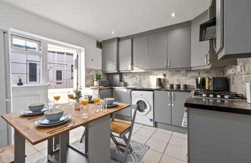 Hillingdon House | City Nest Service Accommodation HEATHROW 5 min drive to Heathrow Airport