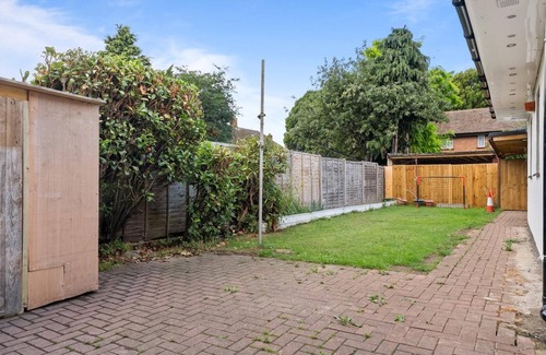 Hillingdon House | City Nest Service Accommodation HEATHROW 5 min drive to Heathrow Airport