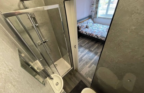 Finsbury Park Apartment | Relaxing City Nest Studio #3 with Spa & Hot Tub Access