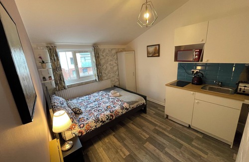 Finsbury Park Apartment | Relaxing City Nest Studio #3 with Spa & Hot Tub Access