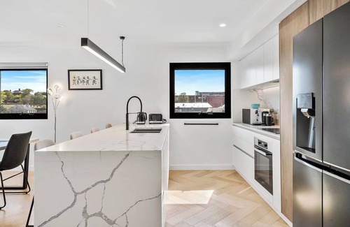 Hobart Central Business District Apartment | City North Sanctuary at the Elliot Stunning Views