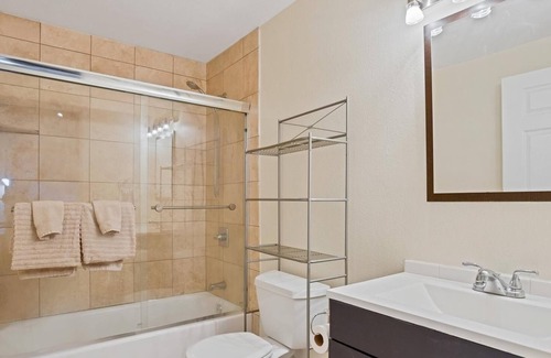 Downtown Denver Condo | Downtown Denver Oasis: Spa, Breakfast & Perfect Rating