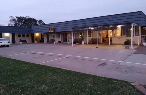 Wagga Wagga Hotel | Comfortable City Park Motel and Apartments with Family Amenities