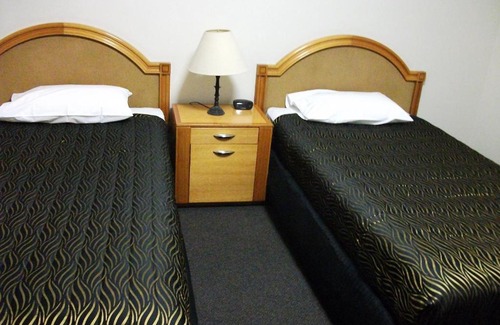 Wagga Wagga Hotel | Comfortable City Park Motel and Apartments with Family Amenities