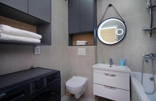 Almaty Apartment | City Plus 5 этаж витражные окно