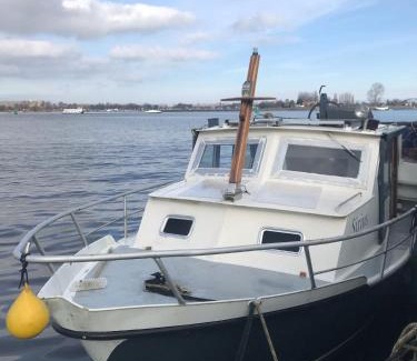 Eastern Docklands Boat Rental | Discover City Sailing: Guest Rated 8.2/10 for Comfort