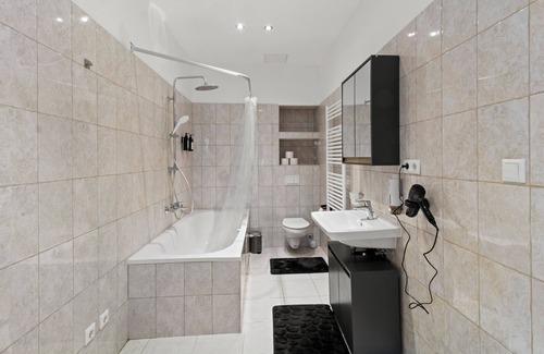 Vienna Apartment | Discover City & Sky: Family-Friendly Apartment Near Airport