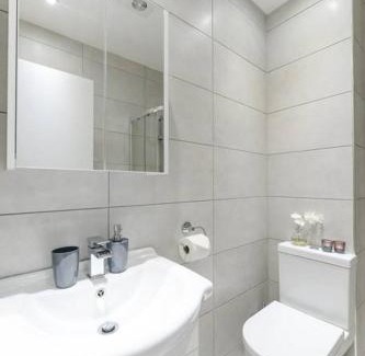 South Bermondsey Apartment | Discover City Sparrow Nest: Pet & Child-Friendly Retreat