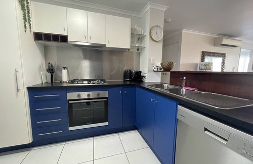 Townsville Apartment | Relax at City Stadium 2: Family-Friendly with Pool Access