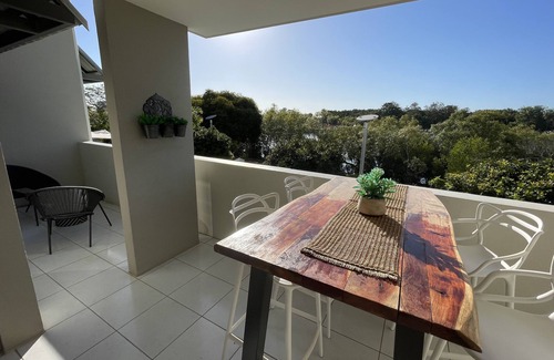 Townsville Apartment | Relax at City Stadium 2: Family-Friendly with Pool Access