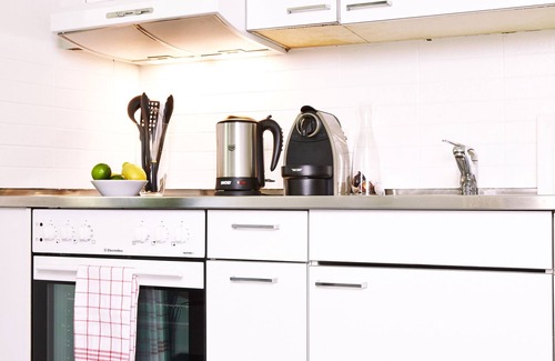 District 8 Apartment | Stylish City Stay Apartments with Spa and Pet-Friendly Services