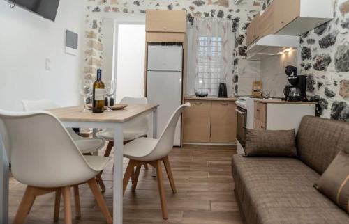 Pothia Apartment | Family-Friendly City Stone Houses Kalymnos - Guest Rated 9.2