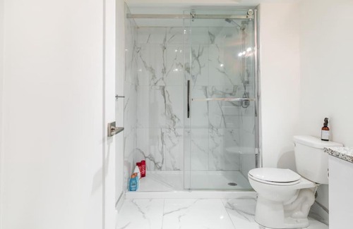 Cote-Des-Neiges—Notre-Dame-De-Grace Apartment | Stylish City Studio Apartment for Your Next Getaway