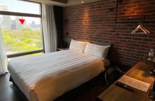 Yancheng District Hotel | Elegant City Suites - Kaohsiung Pier2 with Family-Friendly Amenities