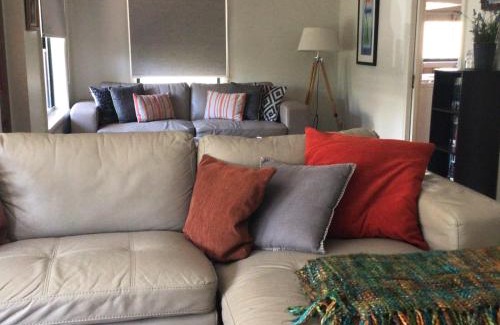 Launceston CBD House | Charming City Townhouse Steps from Downtown Attractions