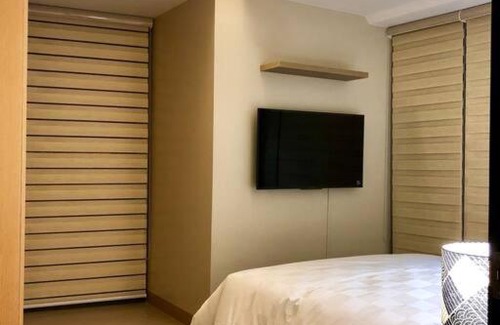 Bagumbayan Apartment | Exceptional City View 1BR Condo in Eastwood City, Manila