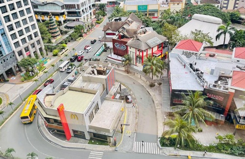 Bagumbayan Apartment | Exceptional City View 1BR Condo in Eastwood City, Manila