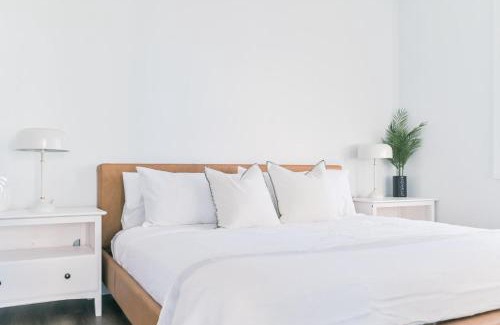Victoria Park Apartment | City View 2 King Suites Floor-to-Ceiling Views