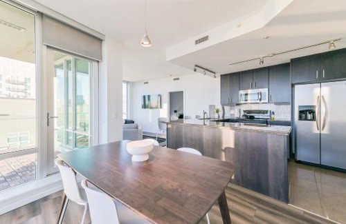 Victoria Park Apartment | City View 2 King Suites Floor-to-Ceiling Views