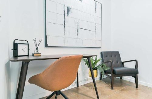 Victoria Park Apartment | City View 2 King Suites Floor-to-Ceiling Views