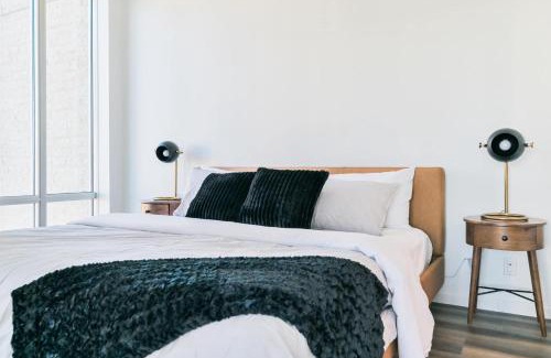 Victoria Park Apartment | City View 2 King Suites Floor-to-Ceiling Views