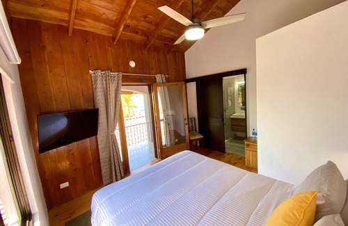 San Isidro Bed & Breakfast | Cozy Bedroom for Two with City View and Spa Amenities