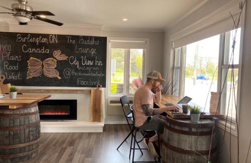 Burlington Hotel | Child-Friendly Comfort at City View Inn - Rated 8/10!