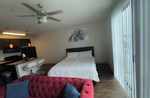 Acipco-Finley Apartment | City View Studio with Pool, Gym & Steps to UAB