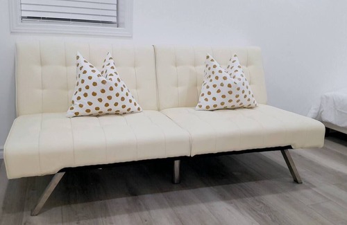 Orillia Apartment | City-View Studio with Hot Tub