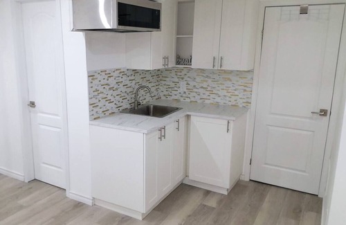 Orillia Apartment | City-View Studio with Hot Tub