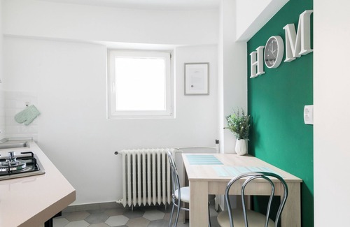 Bucharest City-Centre Apartment | Guest Rated 10/10: City View Unirii Studio with Spa