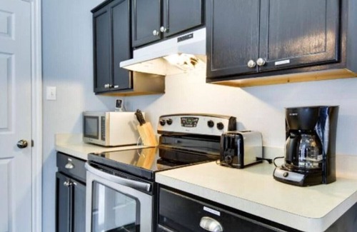 Historic Garderns House | Explore City Views: Steps from AlamoDome & Riverwalk
