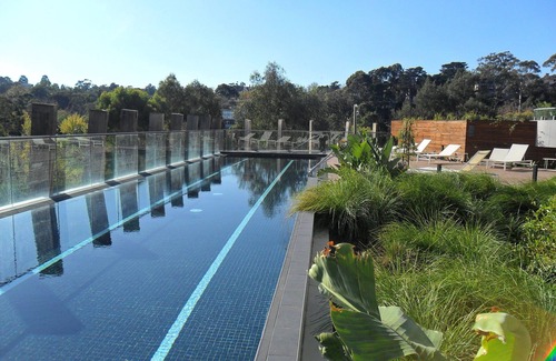 Abbotsford Apartment | Pet-Friendly City Views Riverside Resort with Spa & Pool
