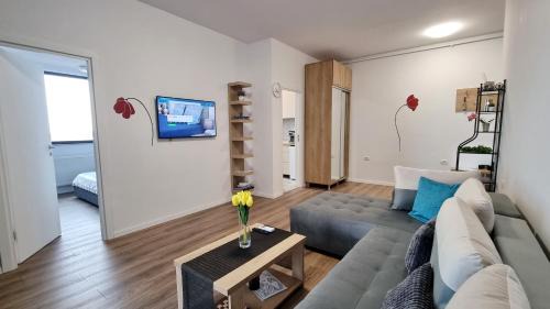 Mamaia-Sat Apartment | CityApart 7: Beachfront Stay in Mamaia Nord with Ocean View