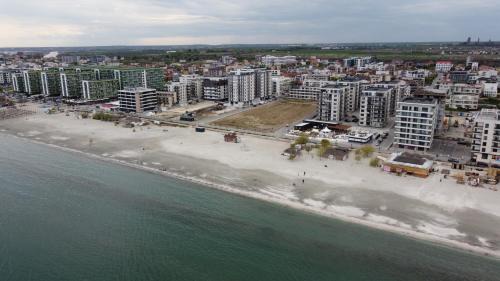 Mamaia-Sat Apartment | CityApart 7: Beachfront Stay in Mamaia Nord with Ocean View