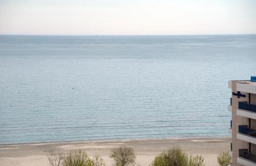 Mamaia-Sat Apartment | CityApart 7: Beachfront Stay in Mamaia Nord with Ocean View