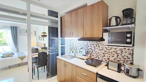Jaro Apartment | Budget-Friendly CityCondo with Balcony & Parkview, Near CPU