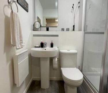 Clayton Apartment | Modern Cityfront Apartment Near Etihad with Free Parking