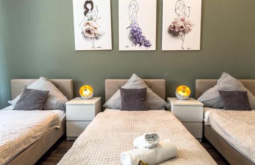 Sudstadt-Bult Apartment | Citynah: Balcony Retreat with Garden and Large Kitchen