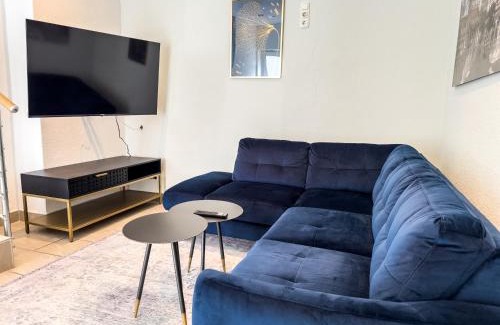 Sudstadt-Bult Apartment | Citynah: Balcony Retreat with Garden and Large Kitchen