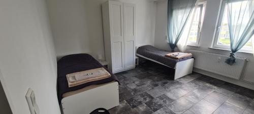 Vinnhorst Apartment | Modern Citynah Whg: Family-Friendly with Kitchen & Terrace