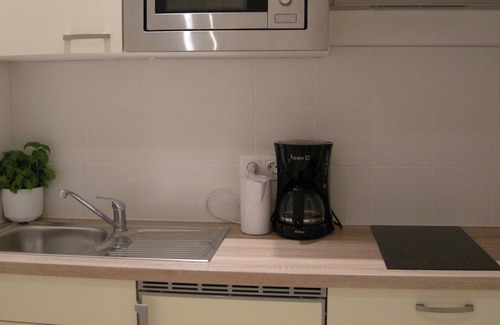 Funfhaus Apartment | Discover Cityrooms Vienna: Family-Friendly with Breakfast